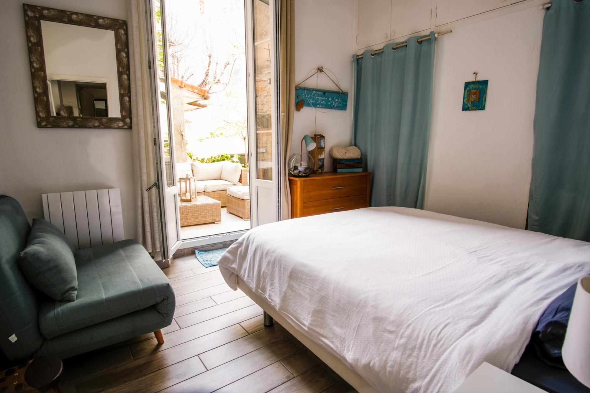 Tres Cosy Avec Cour Cannes