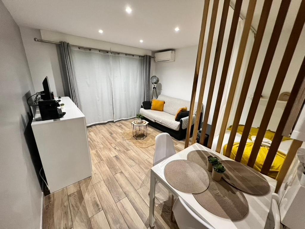 Apartment Cosy Center - Rue D'antibes - 200m Plage- Clim - Wifi - Unique Cannes