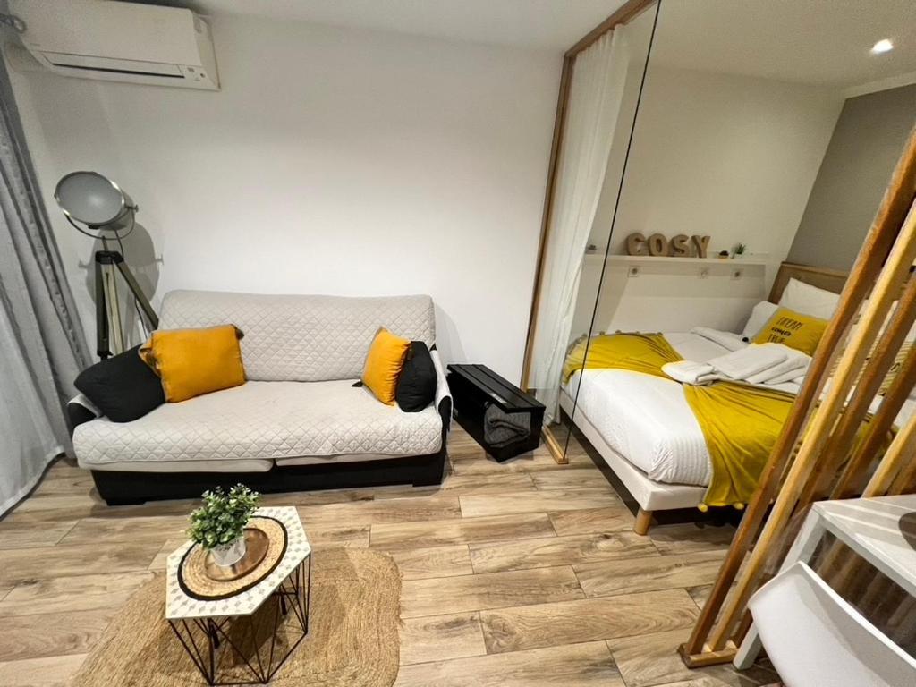 Apartment Cosy Center - Rue D'antibes - 200m Plage- Clim - Wifi - Unique Cannes