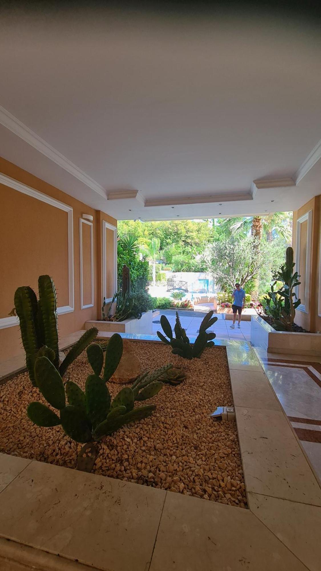 Conseil Immo -residence Avec Piscine, Avec Terrasse Pour 4 Personnes * Cannes