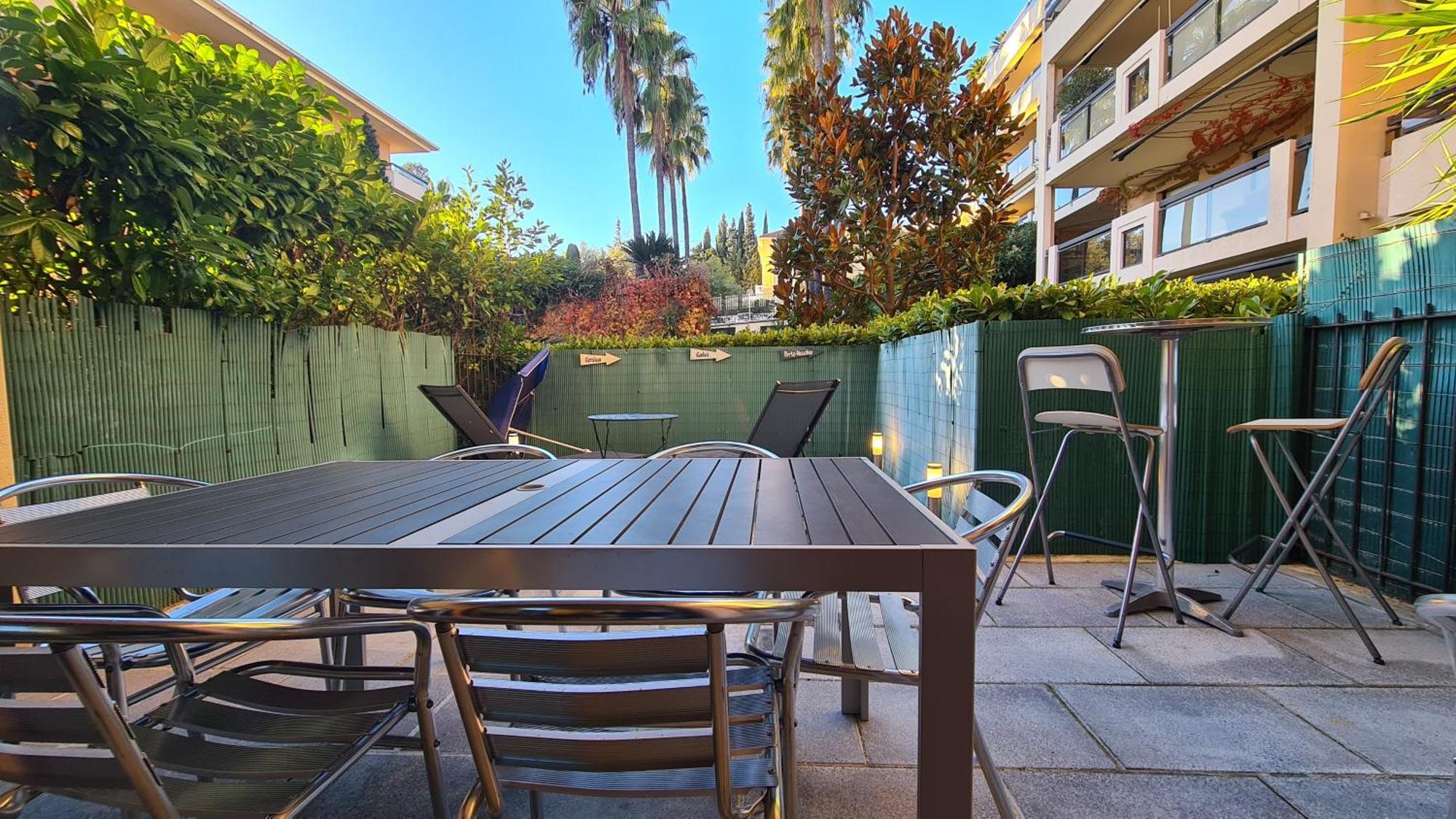 Conseil Immo -residence Avec Piscine, Avec Terrasse Pour 4 Personnes * Cannes
