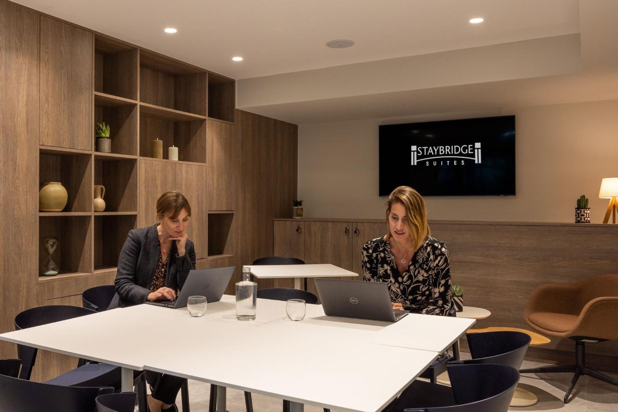 Staybridge - Centre By Ihg 4*