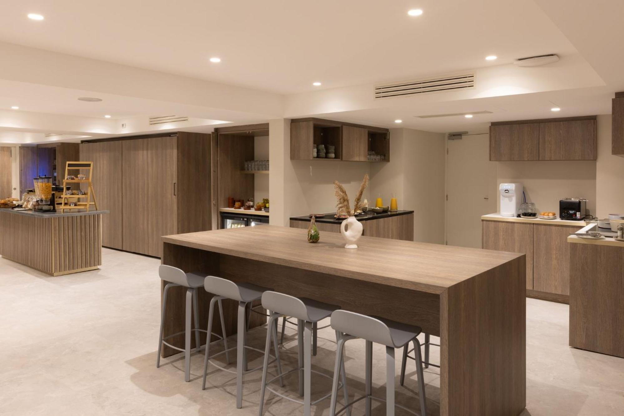Staybridge - Centre By Ihg Hotel