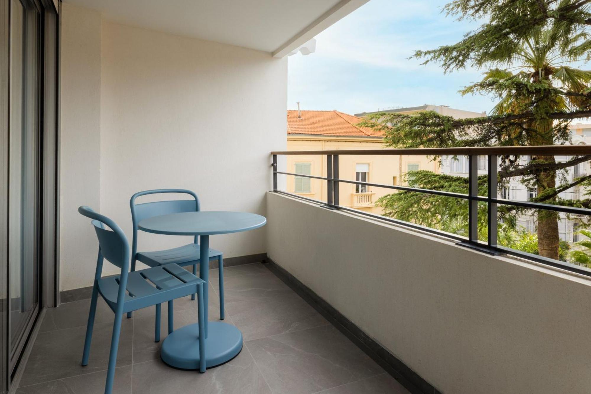 Staybridge - Centre By Ihg Hotel 4*
