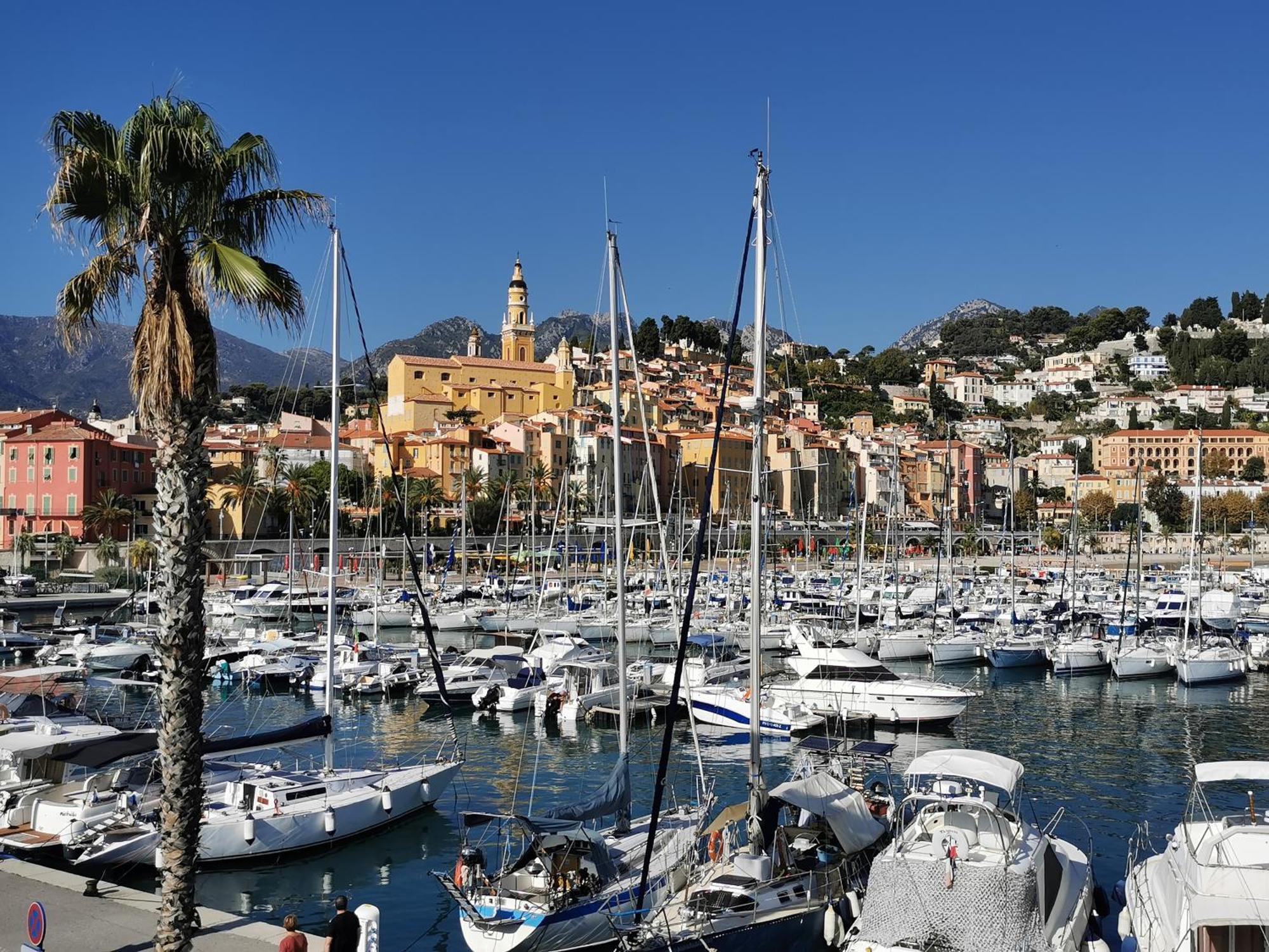 Renove, Piscine A Debordement, Vue * Cannes