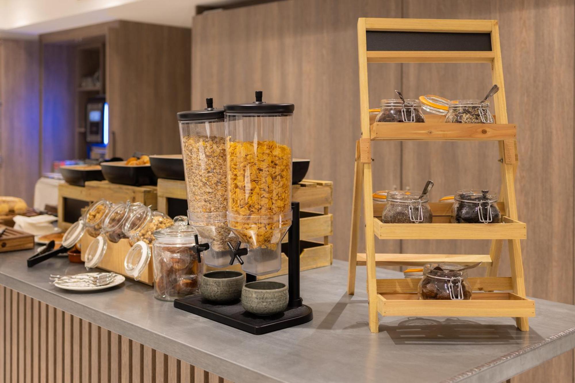 Staybridge - Centre By Ihg Hotel