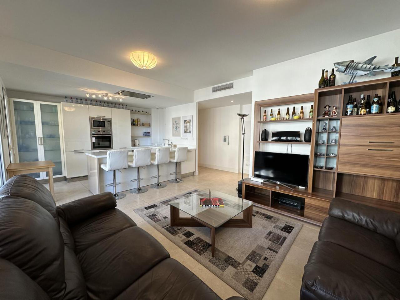 C028-nice With Terrace - Close To The Appartement *