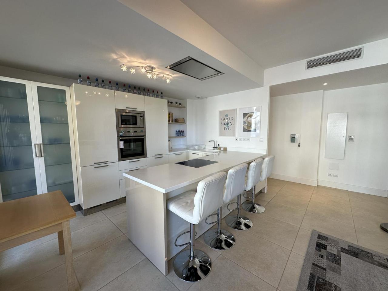 C028-nice With Terrace - Close To The