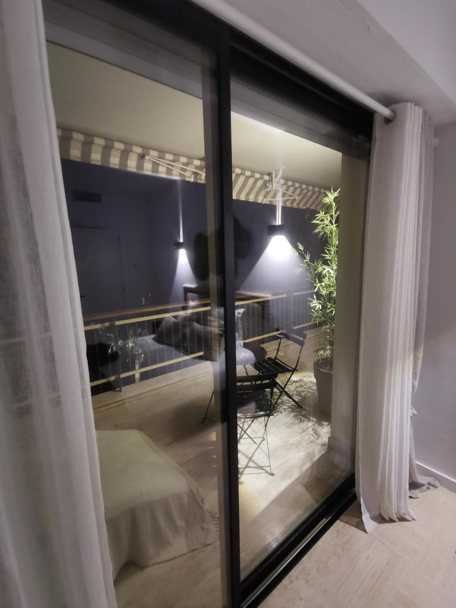 2 Bedrooms Seafront *
