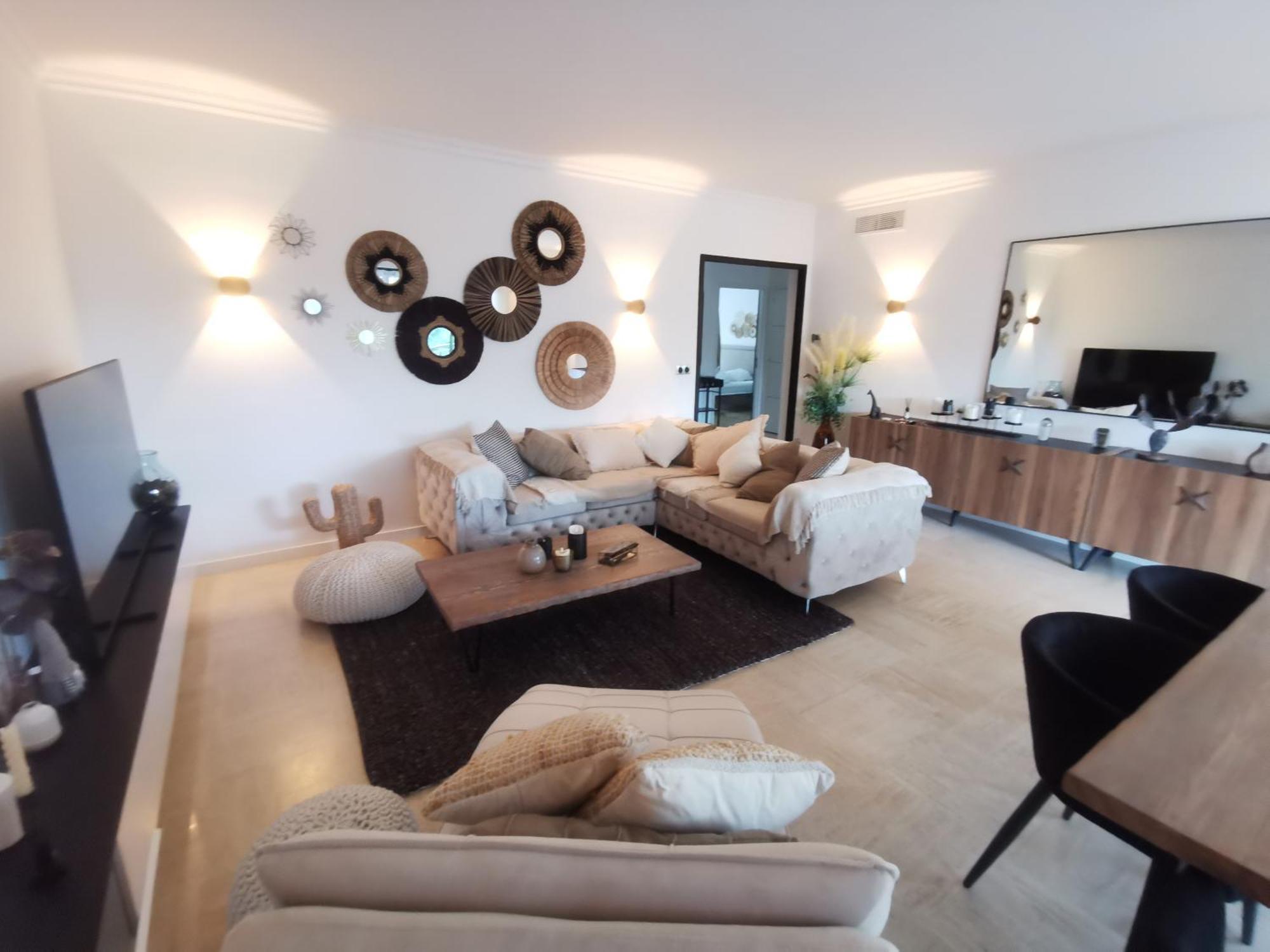 Apartment 2 Bedrooms Seafront *