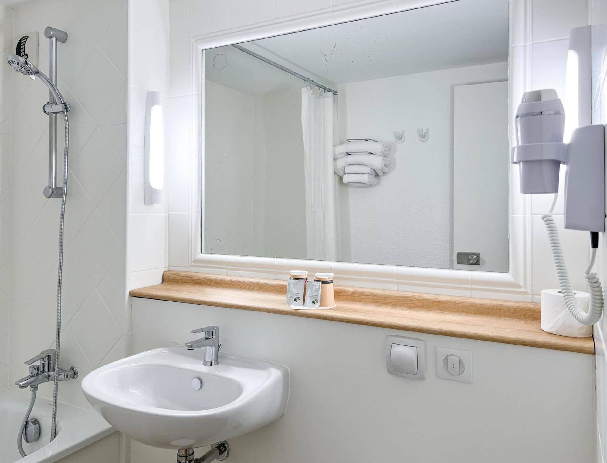 Hotel Kyriad - Mandelieu Cannes
