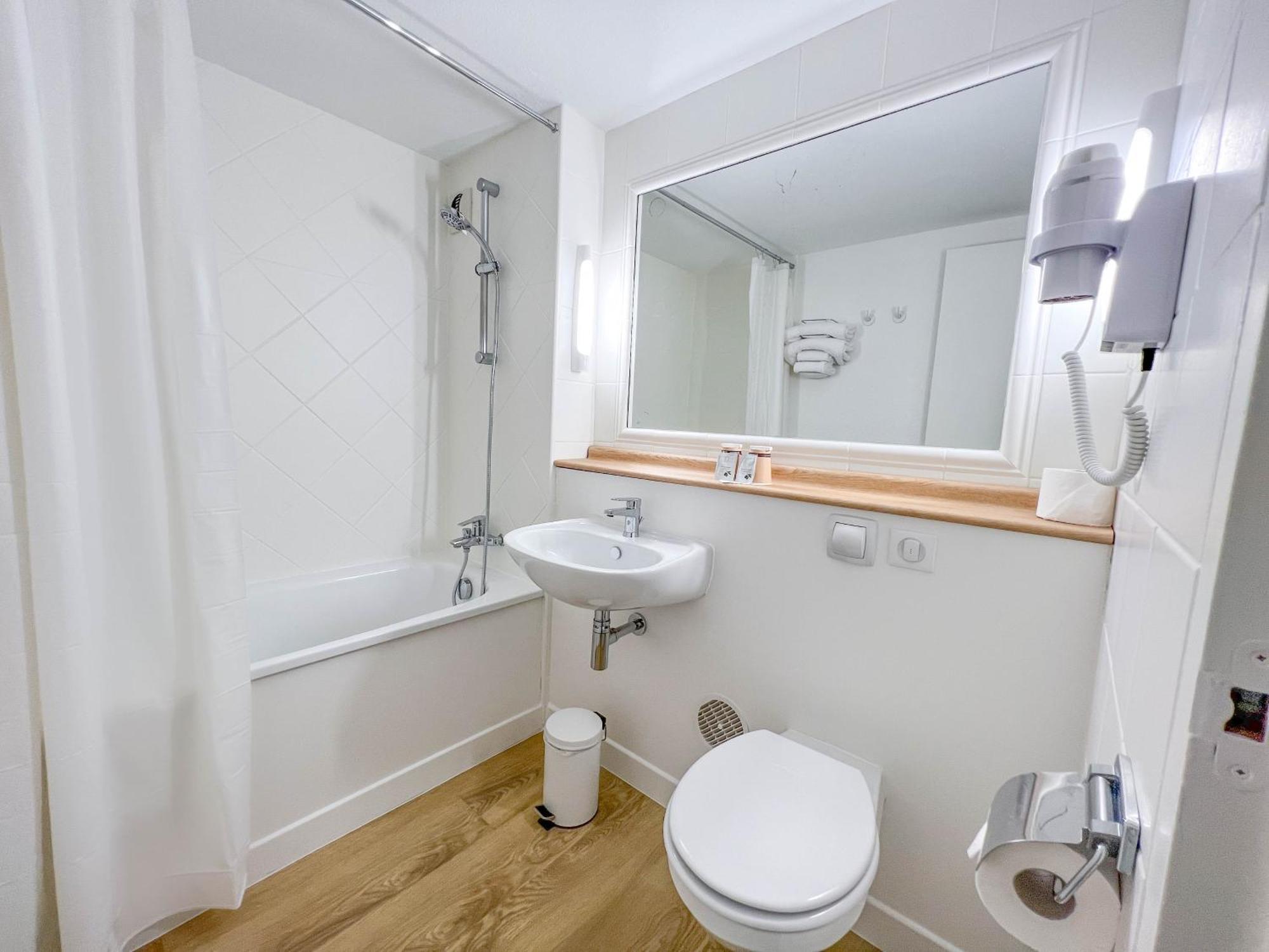 Hotel Kyriad - Mandelieu 3*