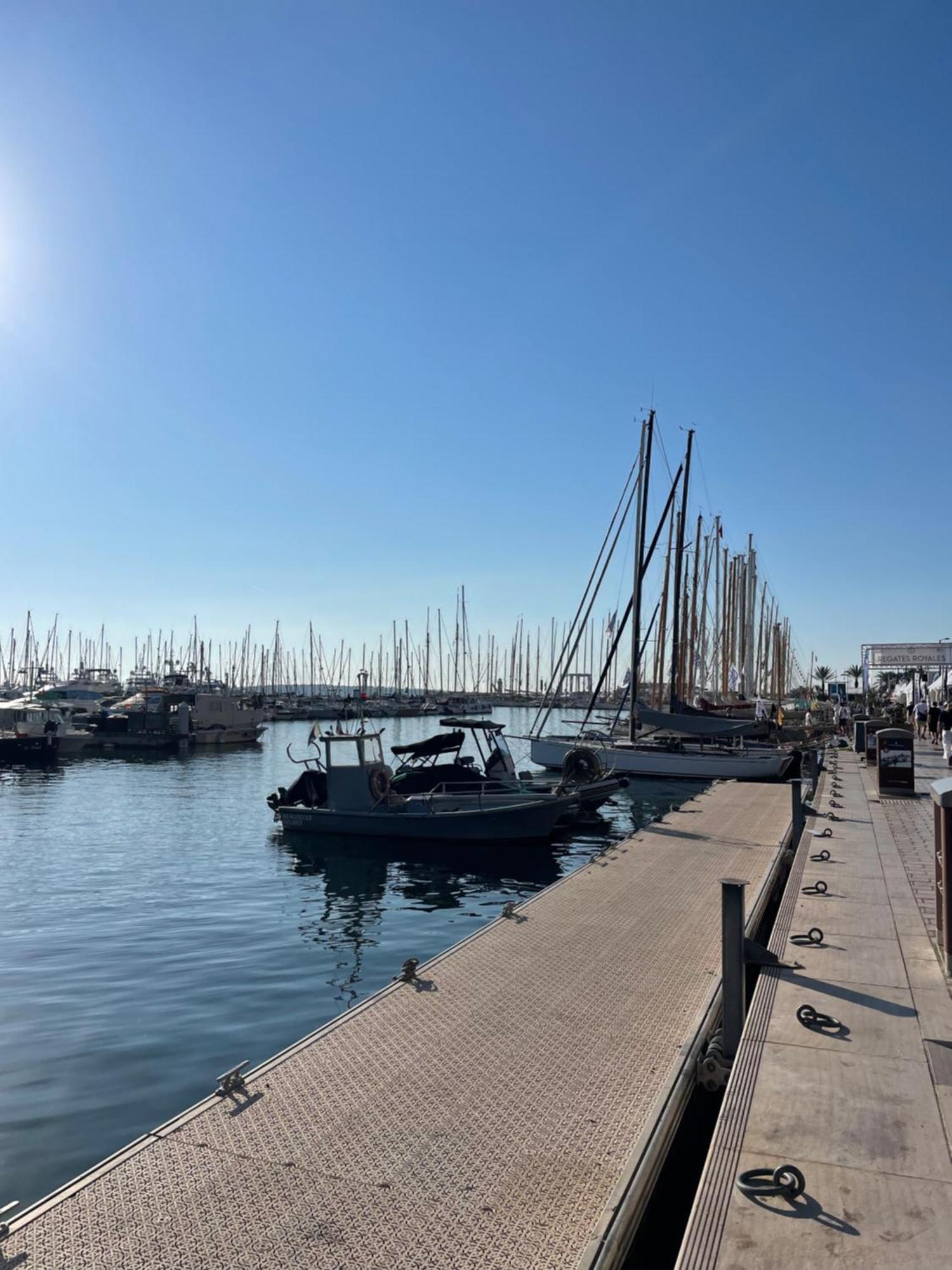 Apartment Old Port, Seafront & Seaview Wifi & Ac