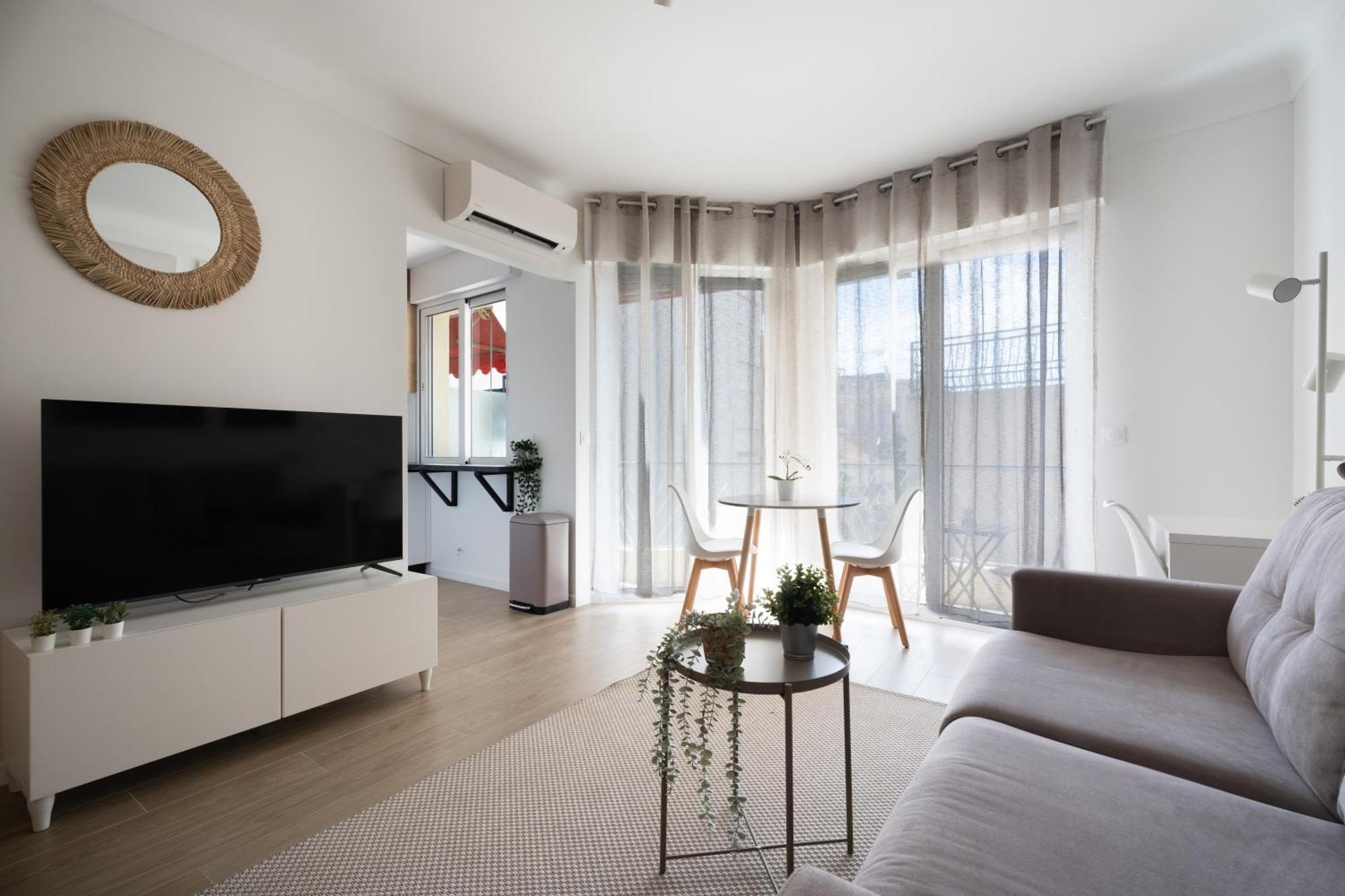 Calme Et Climatise Au Coeur De Cannes