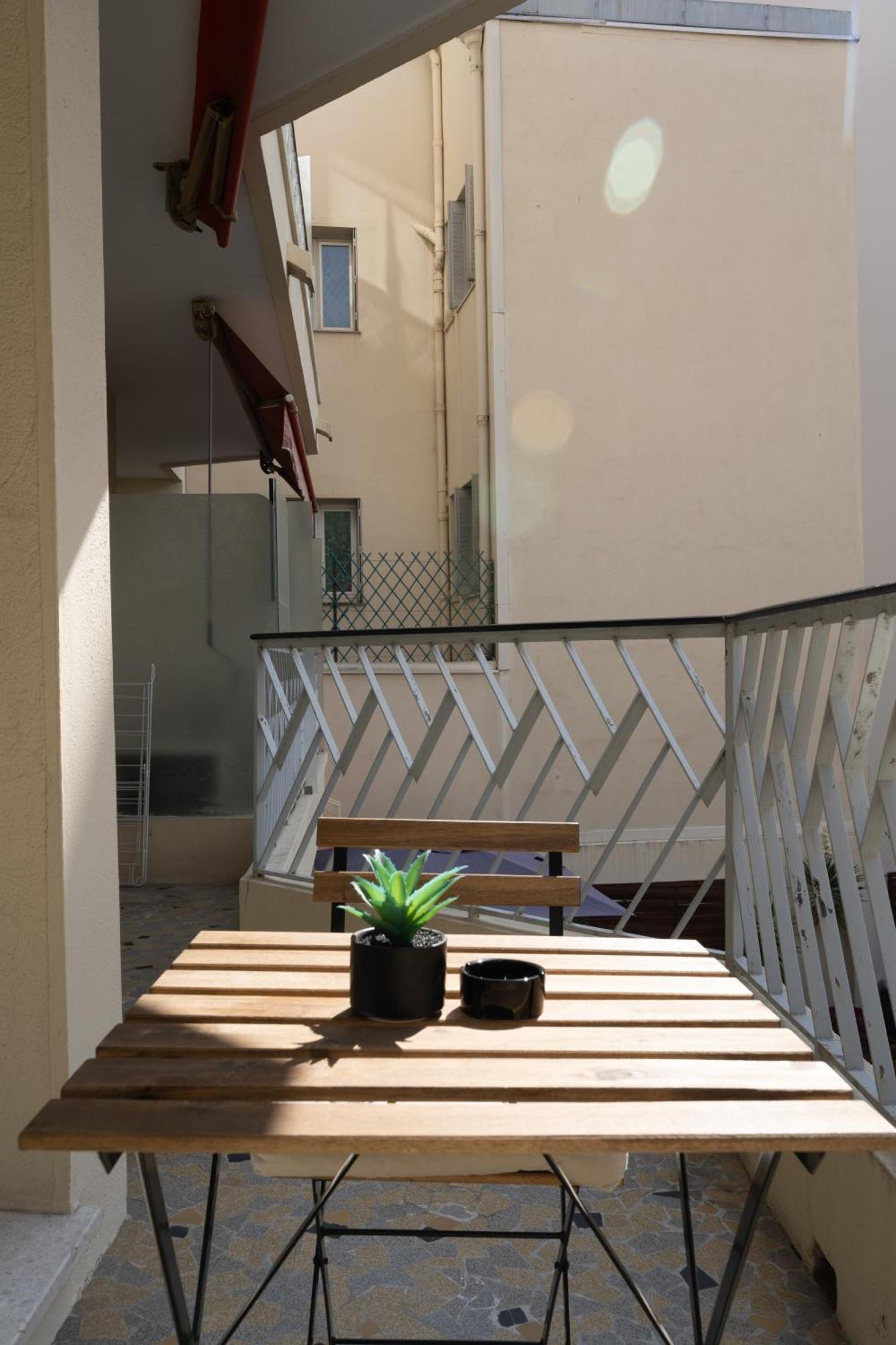 Calme Et Climatise Au Coeur De Cannes