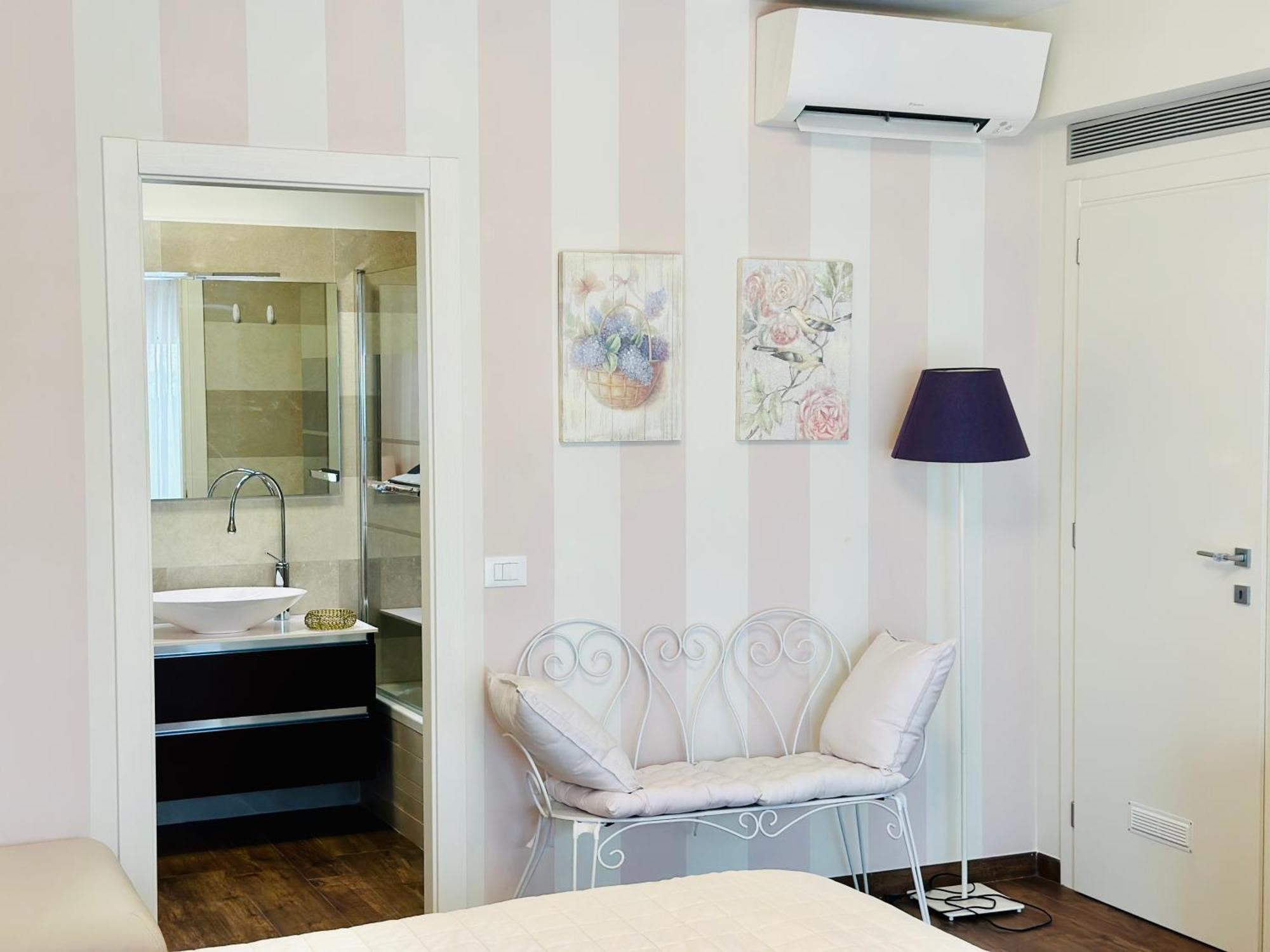 Luxurious Private Floor 130M2 - Ac, Terrace, Pool, Parking - Croisette 5', Plage Des Sports Apartment Cannes