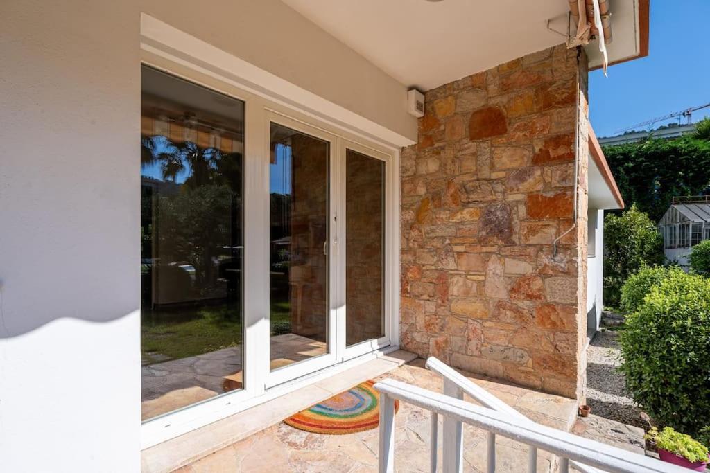 Dream 300m2 & Stunning 4000m2 Private Garden Villa *