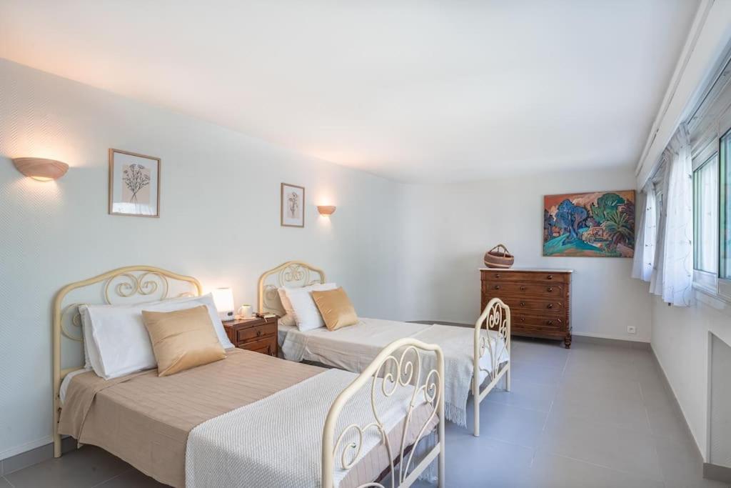 Dream 300m2 & Stunning 4000m2 Private Garden Villa