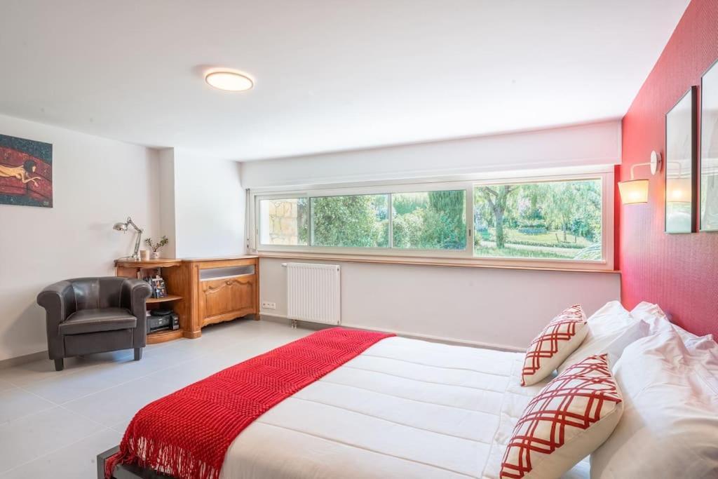 Dream 300m2 & Stunning 4000m2 Private Garden