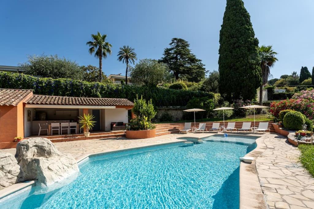 Dream 300m2 & Stunning 4000m2 Private Garden Villa