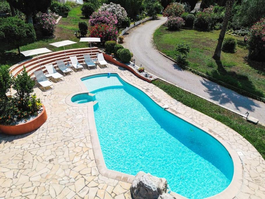 Dream 300m2 & Stunning 4000m2 Private Garden