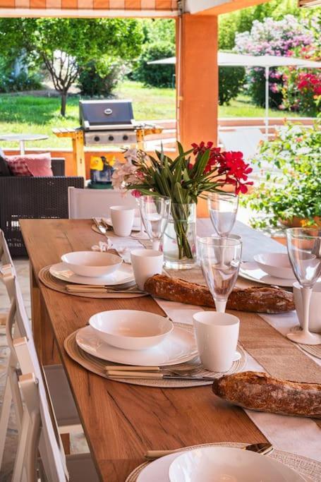 Dream 300m2 & Stunning 4000m2 Private Garden Villa *