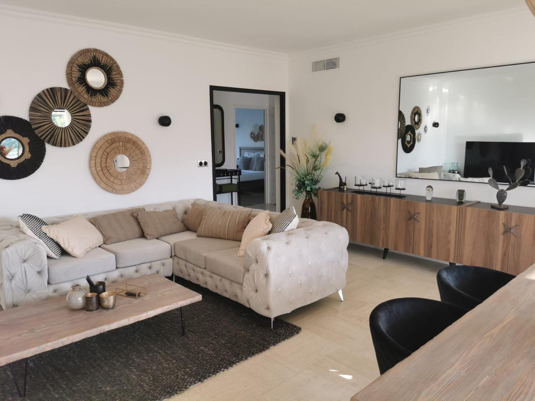 2 Bedrooms Seafront Apartment