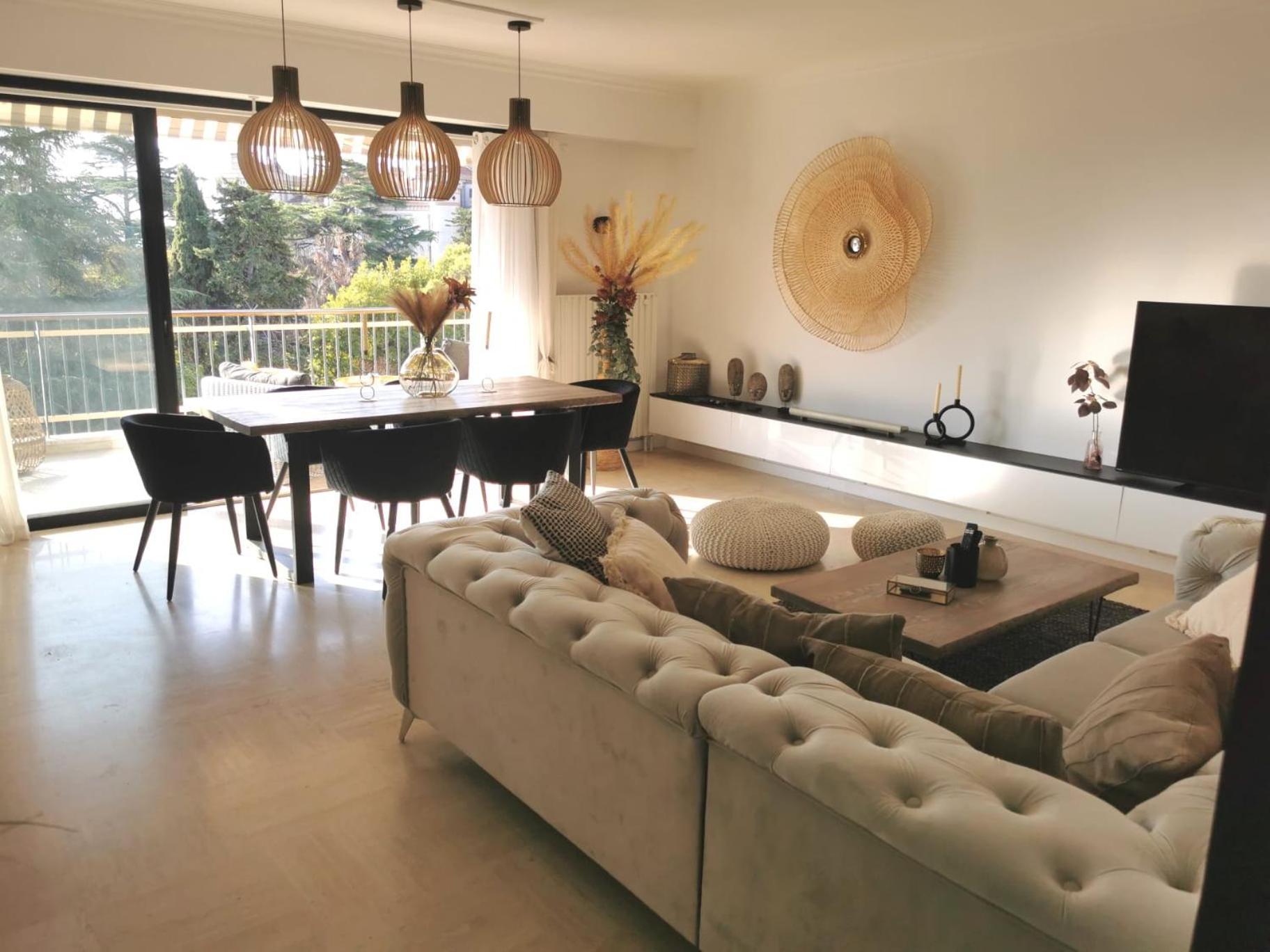 2 Bedrooms Seafront Apartment *