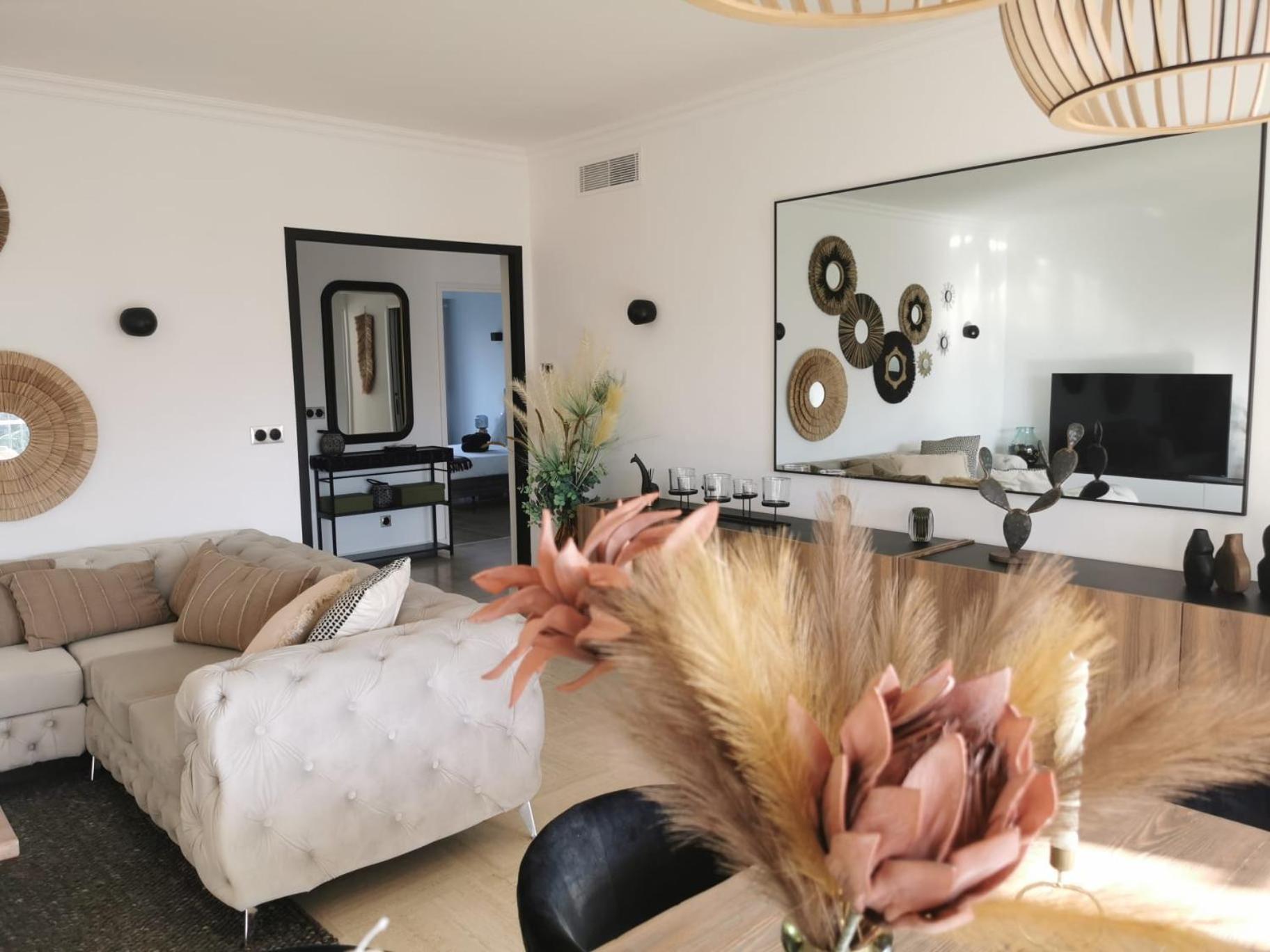 Apartment 2 Bedrooms Seafront Cannes