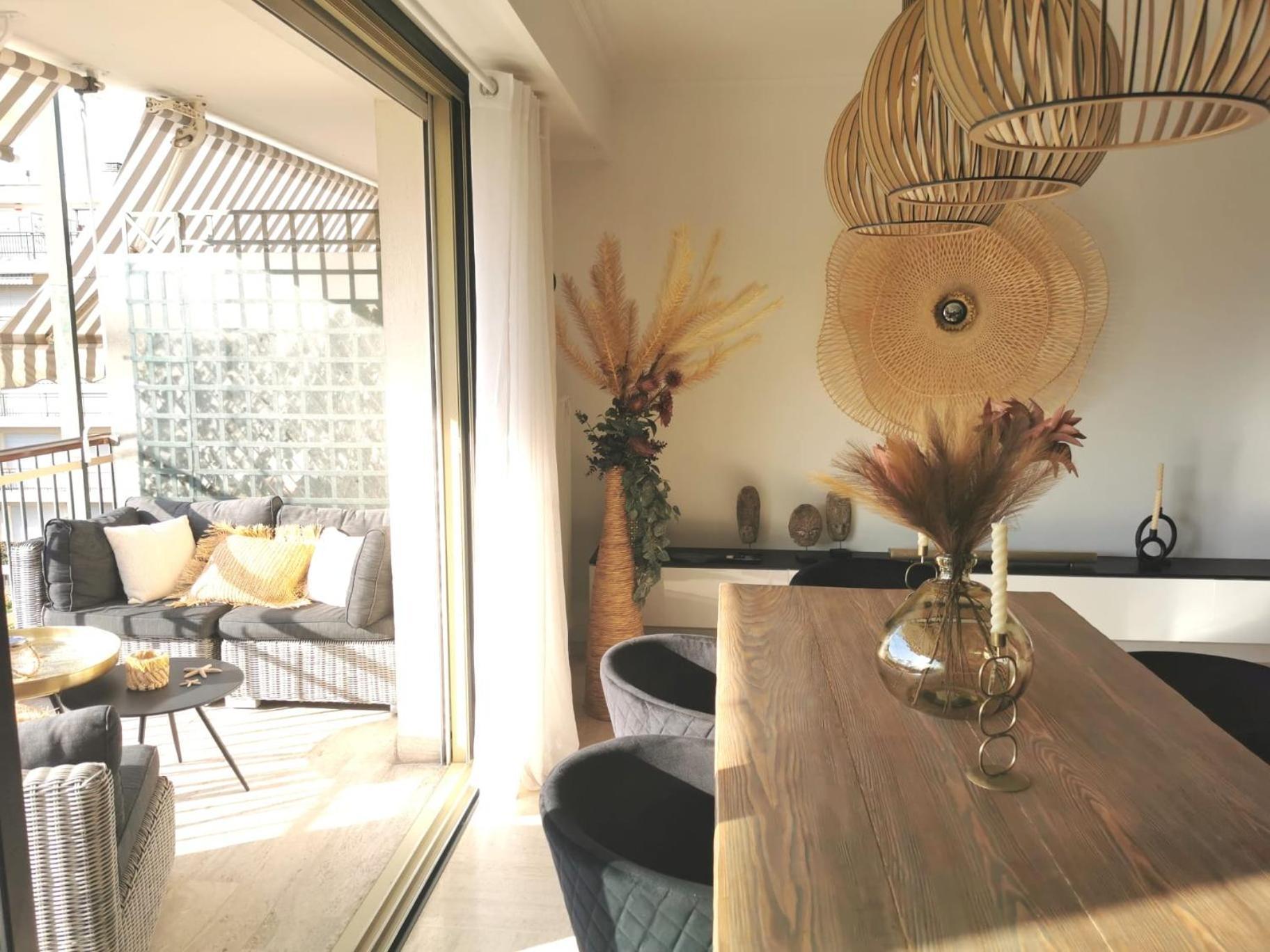 2 Bedrooms Seafront Apartment *