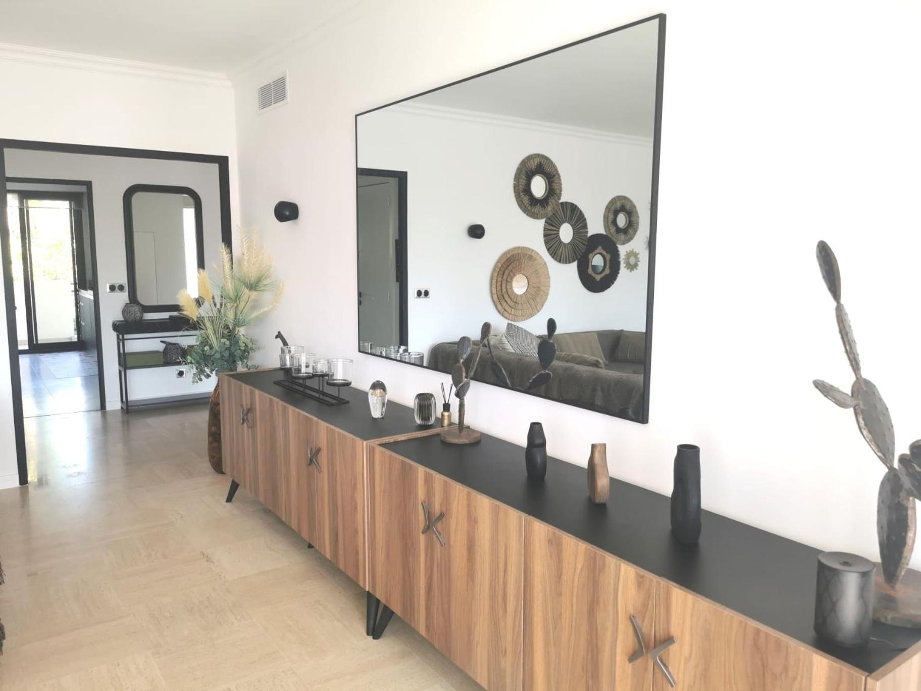 2 Bedrooms Seafront Cannes