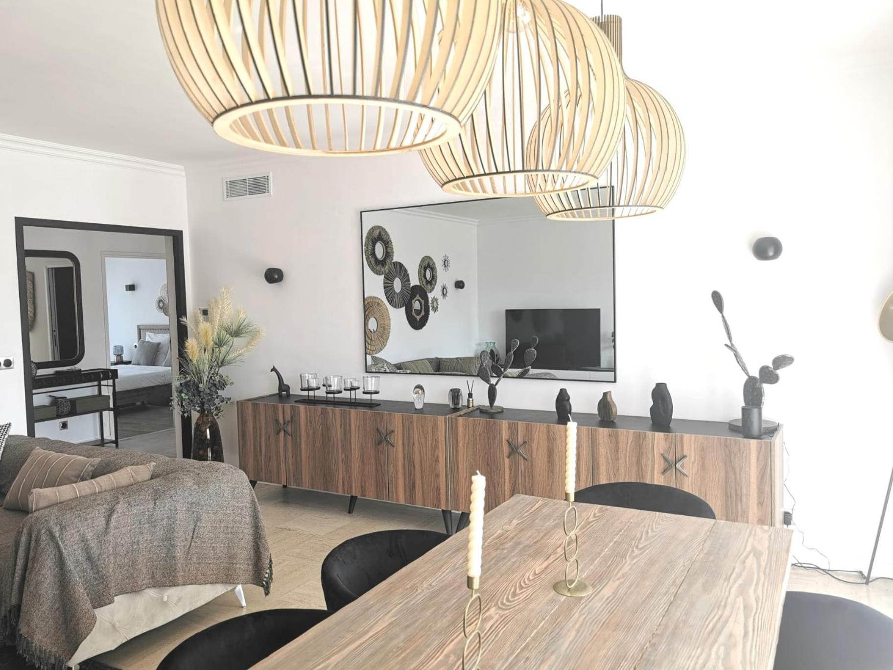 Apartment 2 Bedrooms Seafront Cannes