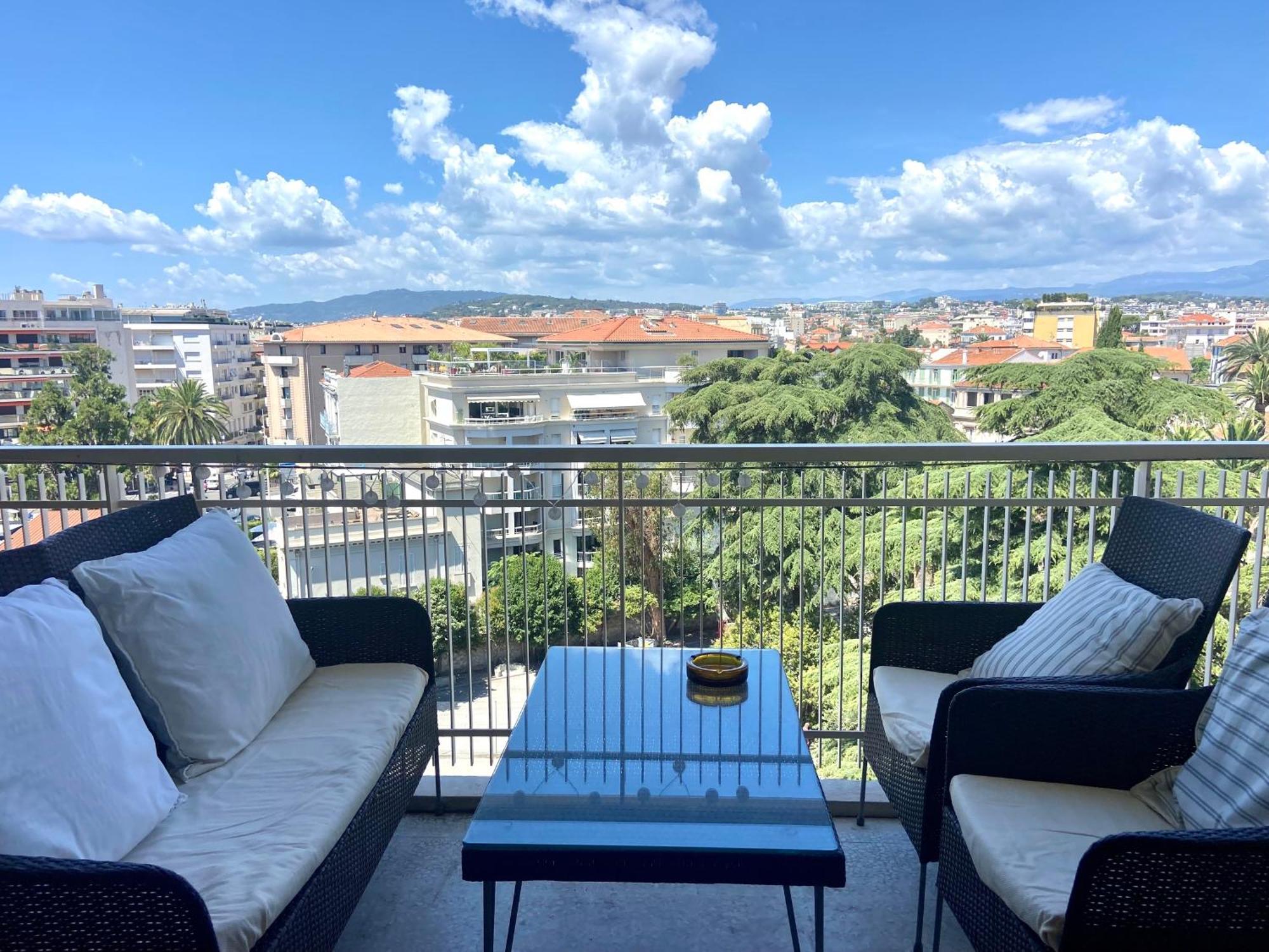 Belle Terrasse Pres Du Martinez Et Des Plages! Cannes