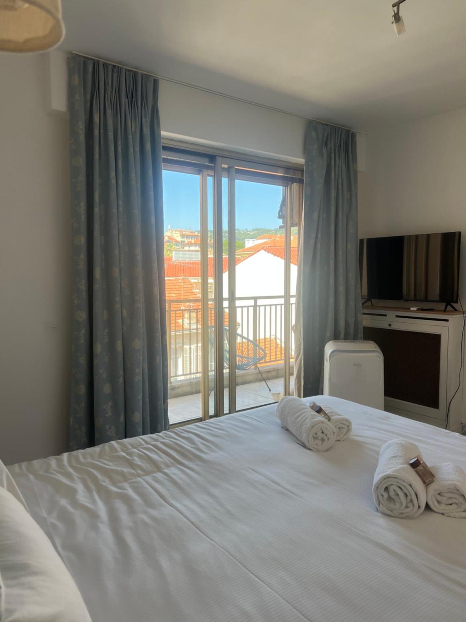 Apartment -300m Palais- Seaview-a/c-wifi-spacieux *