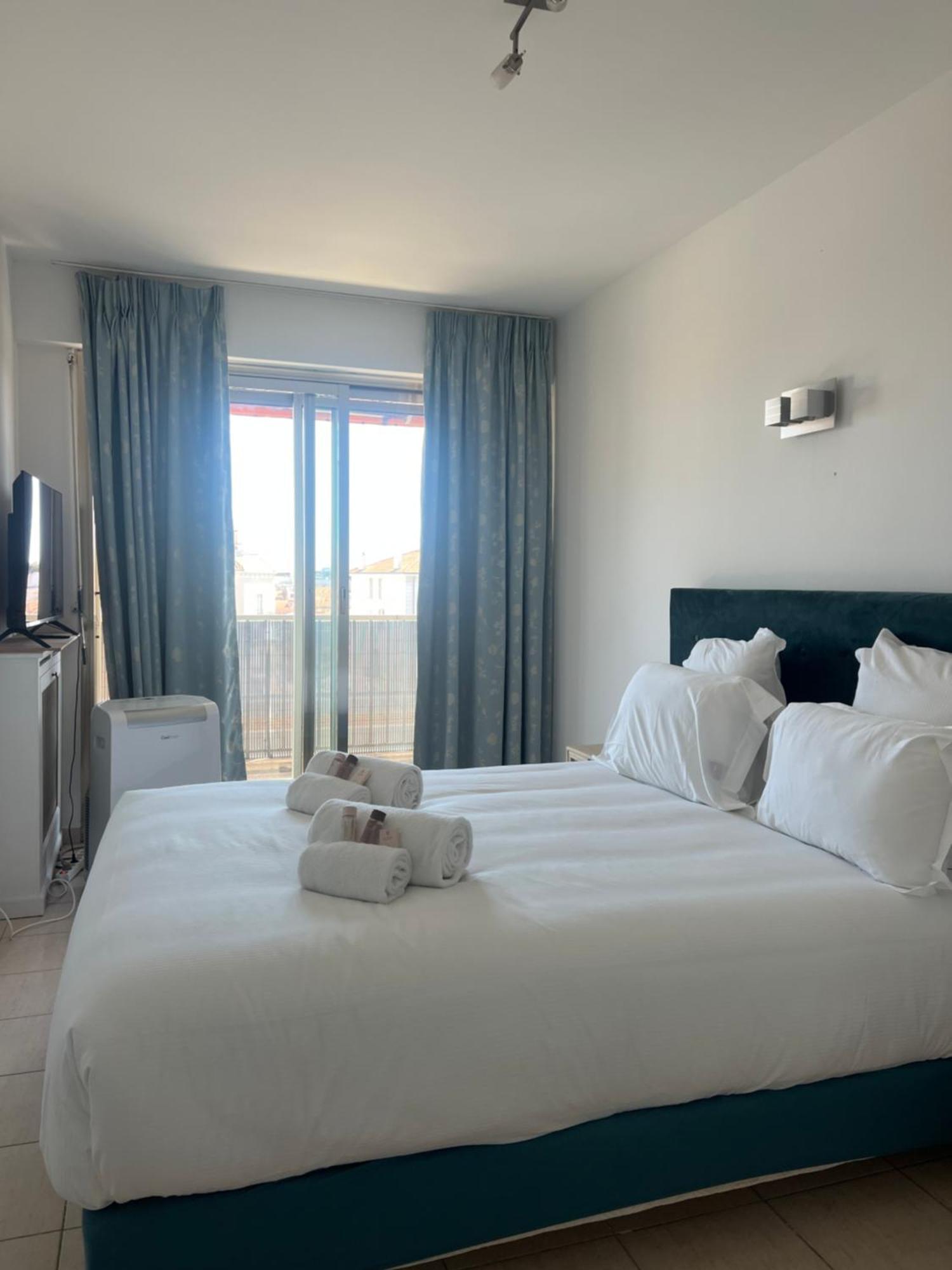 Apartment -300m Palais- Seaview-a/c-wifi-spacieux