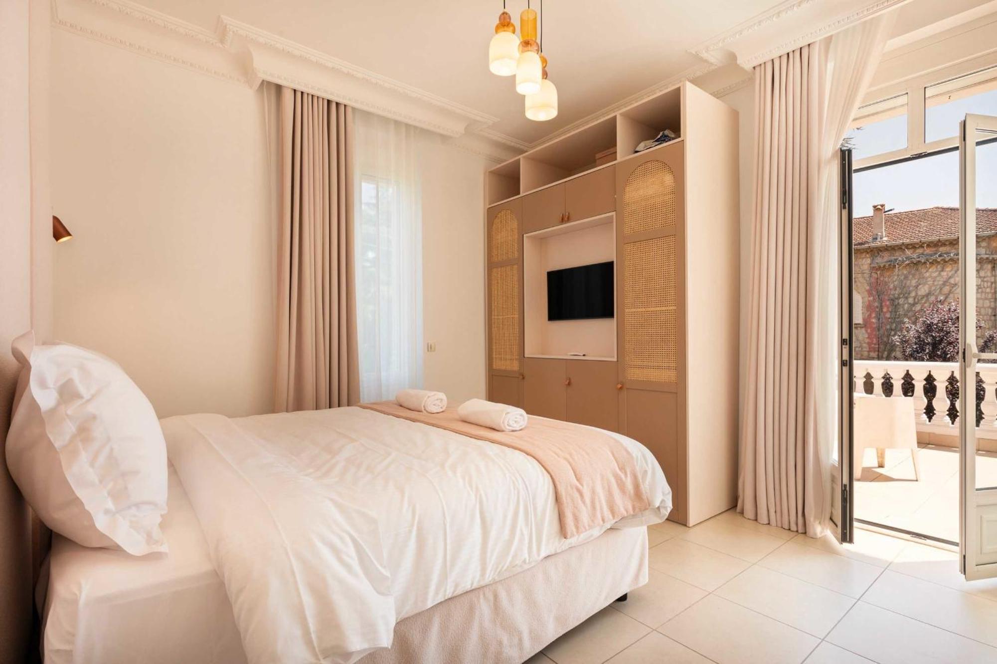 Luxueuse 7 Avec Piscine - *