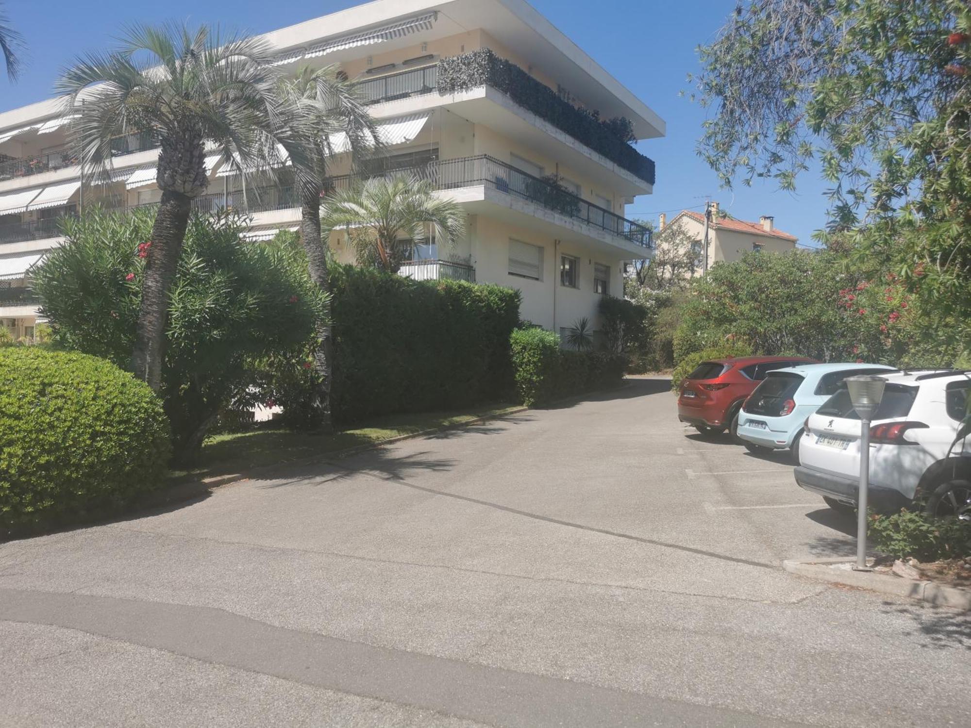 2 Bedrooms Seafront Apartment