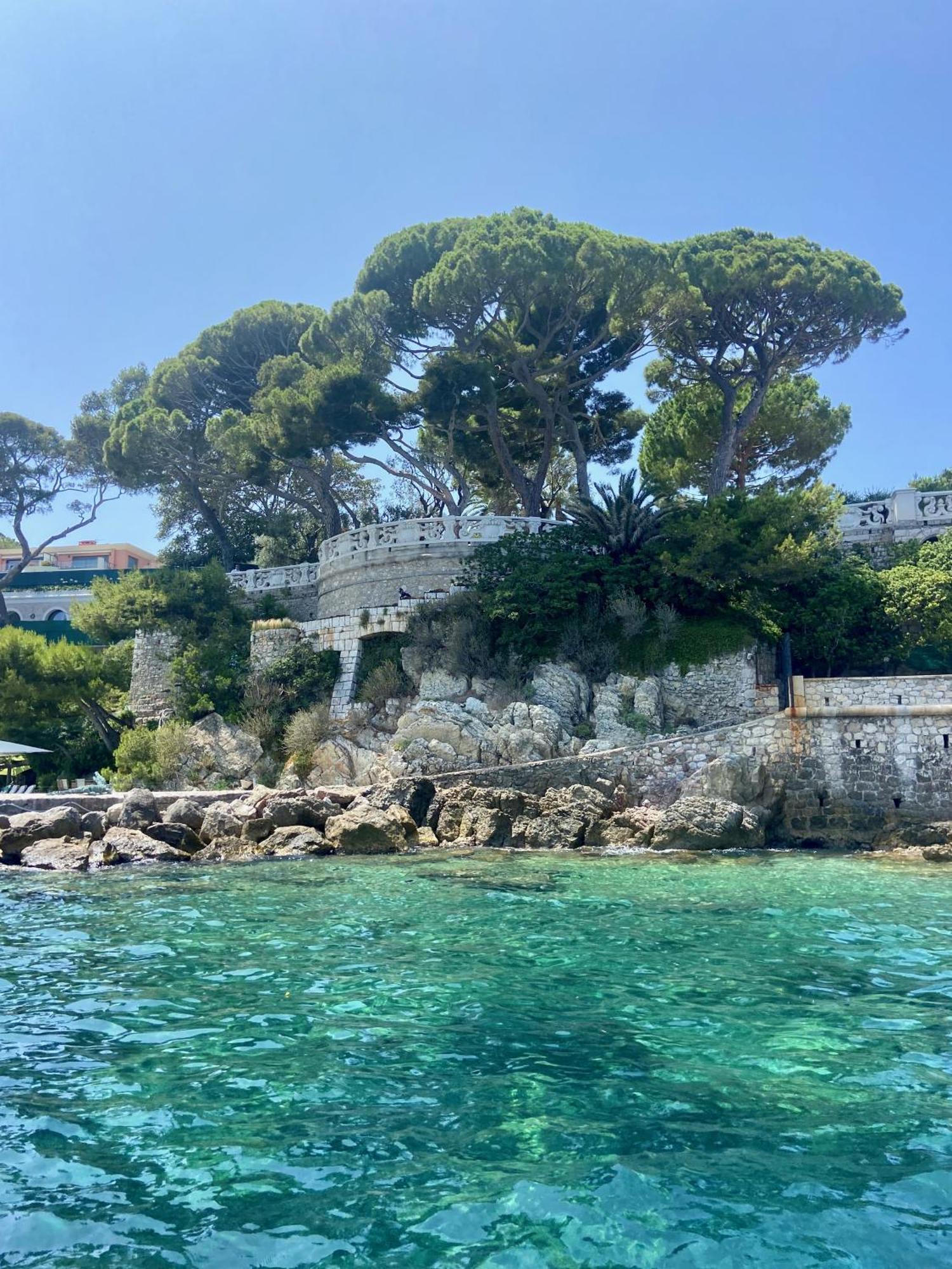 Apartment Hut * Oasis With Private Patio 10 Min To Palais & Beaches * Pet Friendly Cannes