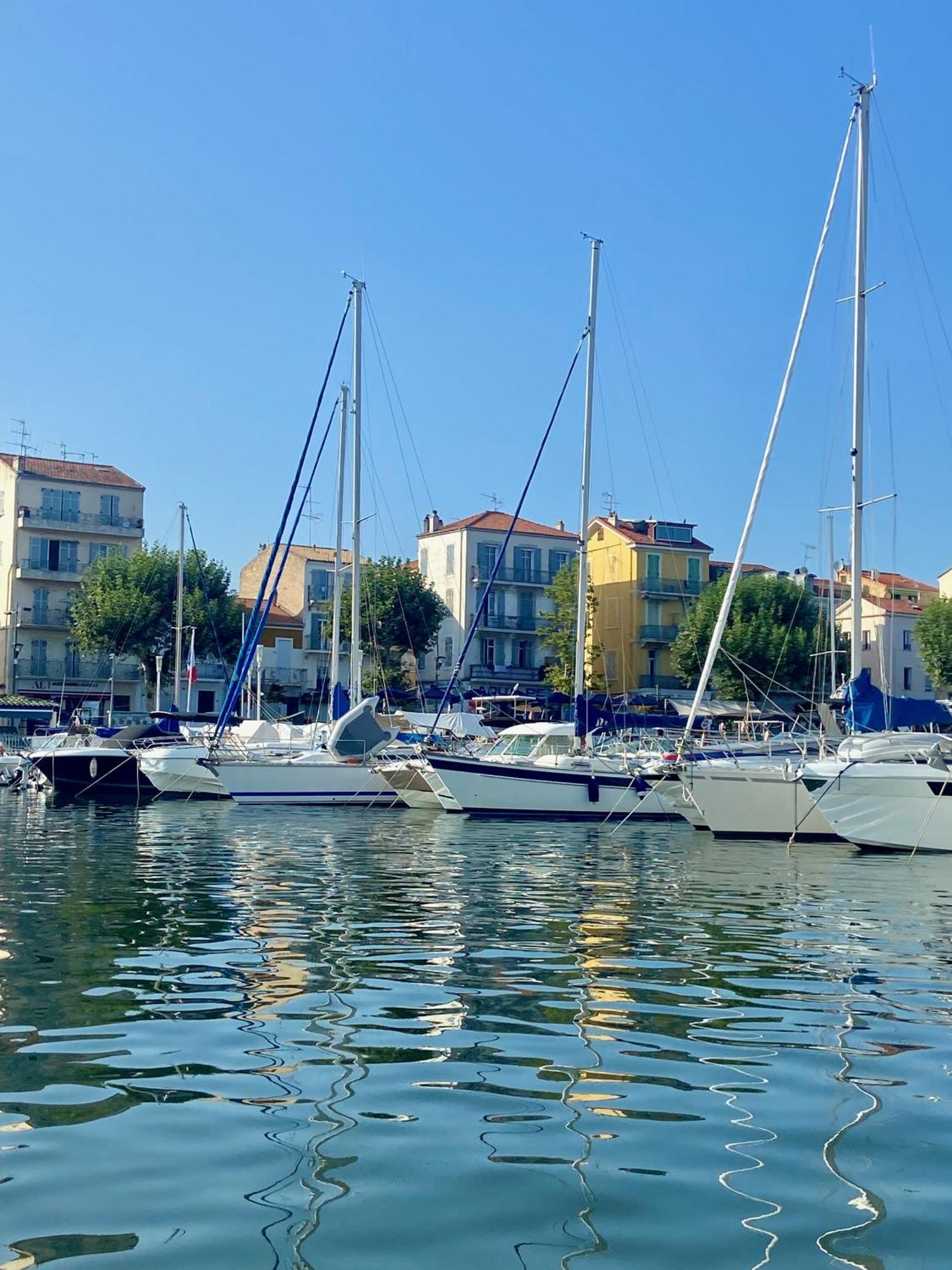 Hut * Oasis With Private Patio 10 Min To Palais & Beaches * Pet Friendly Apartment Cannes