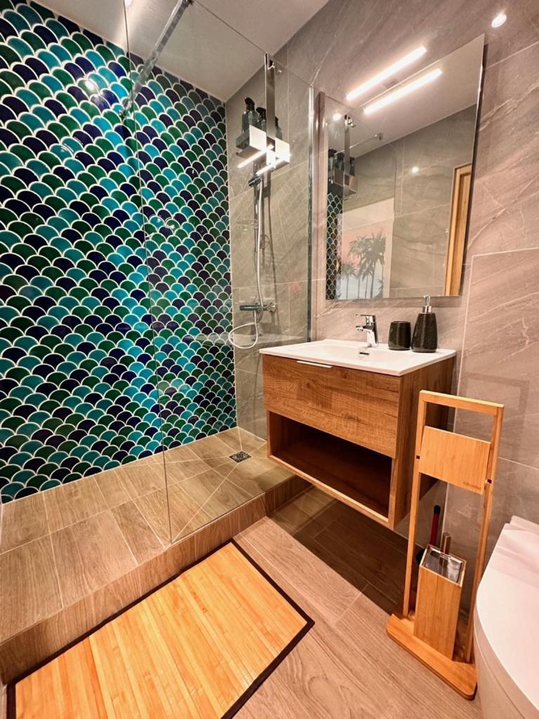 De Nana 8 - Hypercentre, Rue Meynadier, Palais & Plage, Clim, Wifi Apartment *