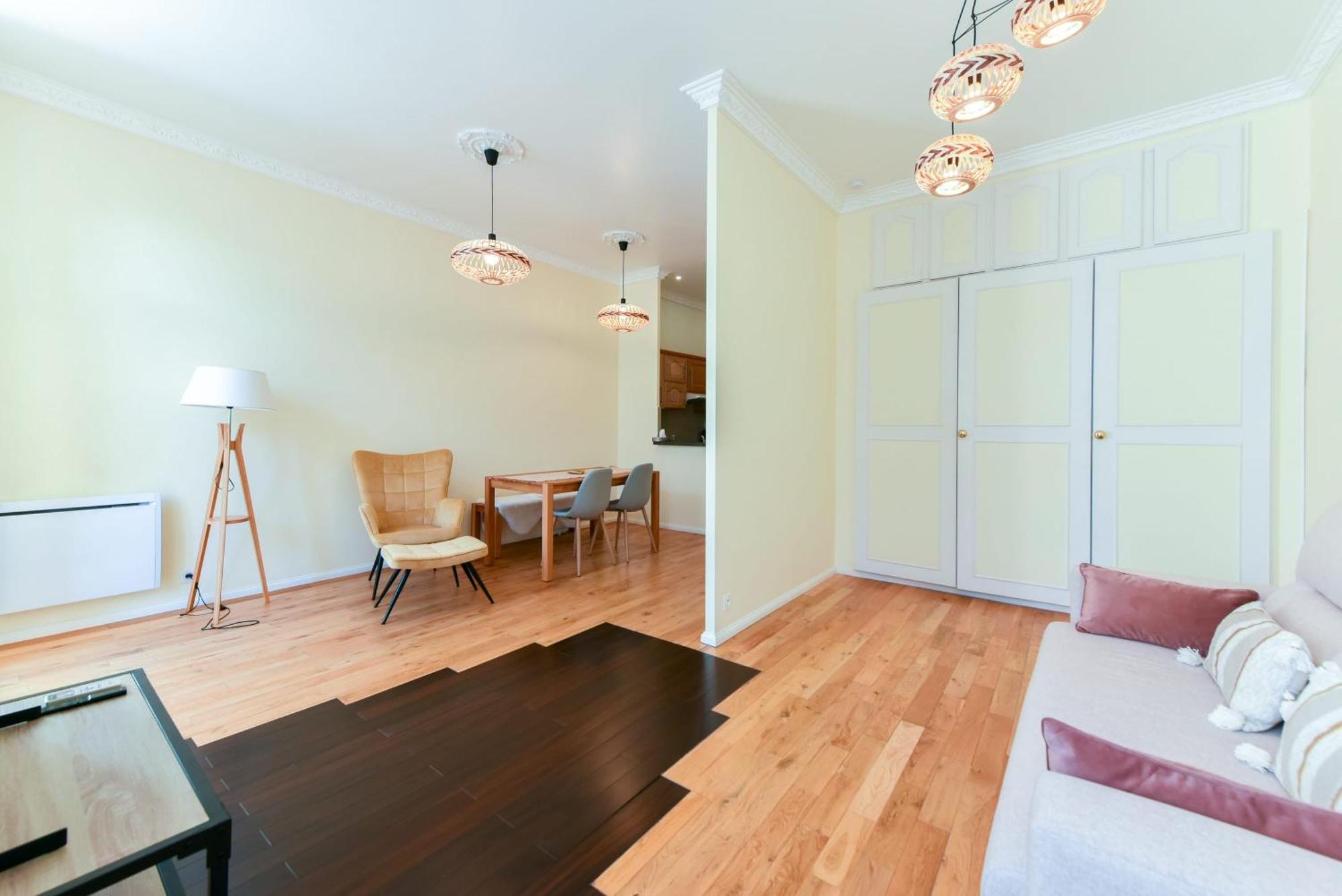 Apartment Le Constantin Avec Balcon, Emplacement Privilegie Pour 2 Personnes Dans Le Centre *