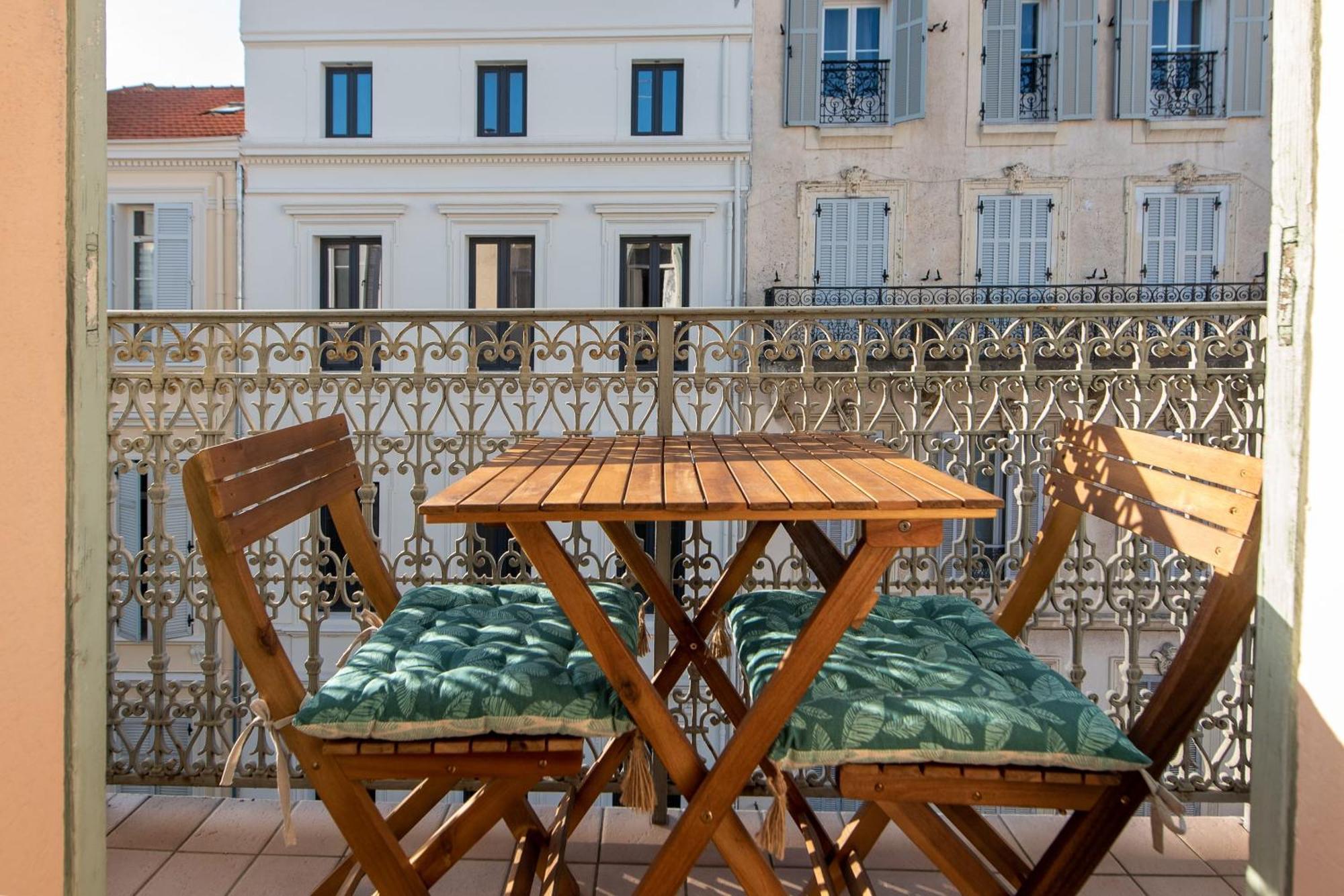 Le Constantin Avec Balcon, Emplacement Privilegie Pour 2 Personnes Dans Le Centre Apartment Cannes