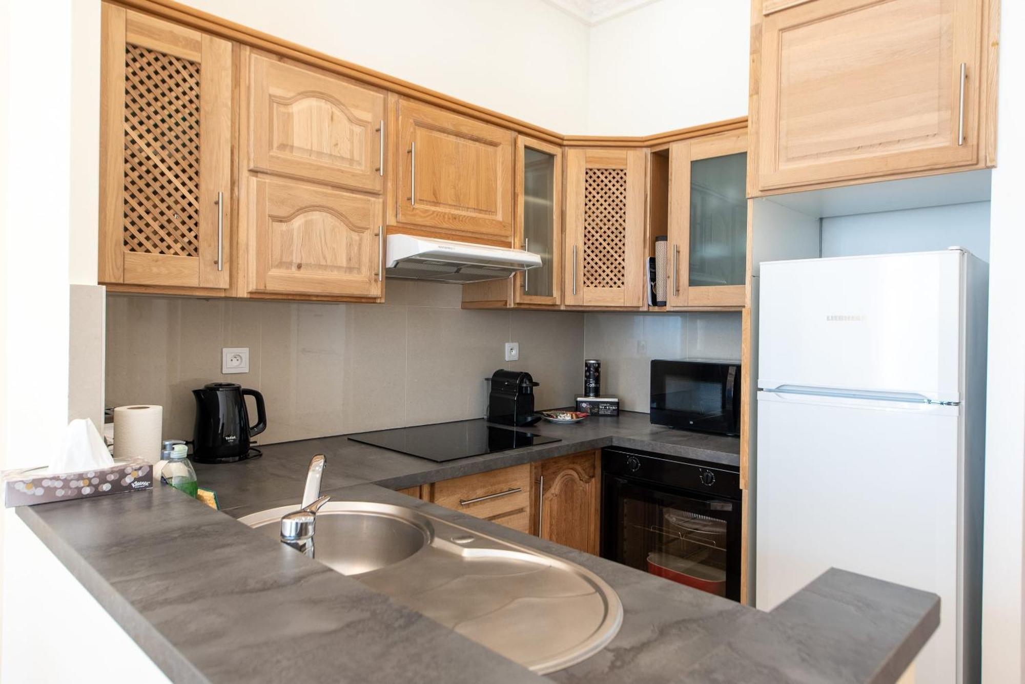 Apartment Le Constantin Avec Balcon, Emplacement Privilegie Pour 2 Personnes Dans Le Centre *