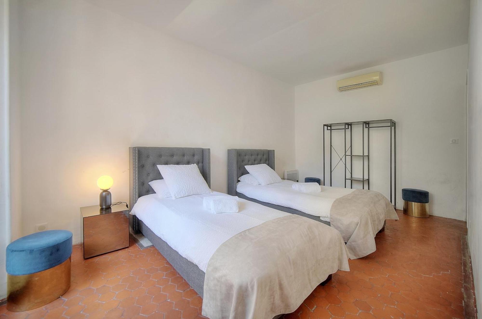 Appartement 4 Bedrooms In Center 8 Minutes To The Palais Des Festivals 3 Minutes To The Croisette - 2110 *