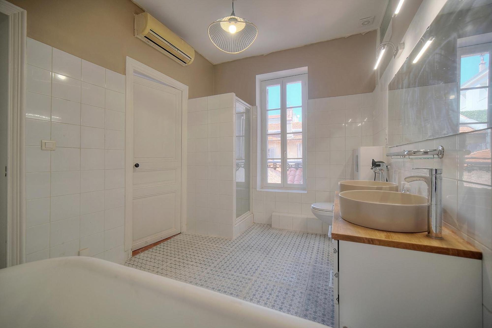 4 Bedrooms In Center 8 Minutes To The Palais Des Festivals 3 Minutes To The Croisette - 2110 Appartement Cannes