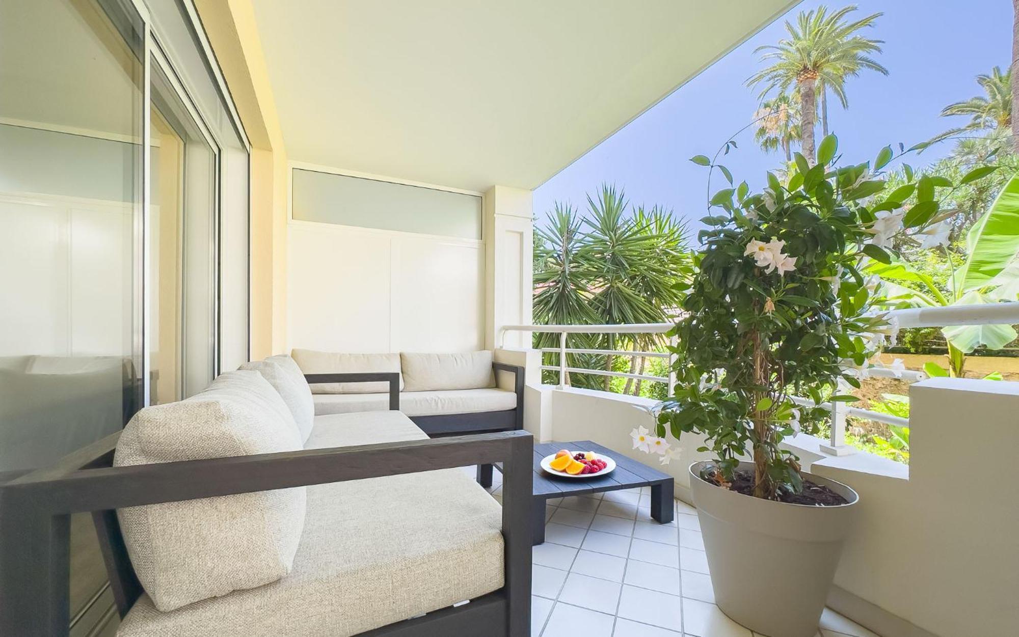 Le First By Winsome Destination Apartment *