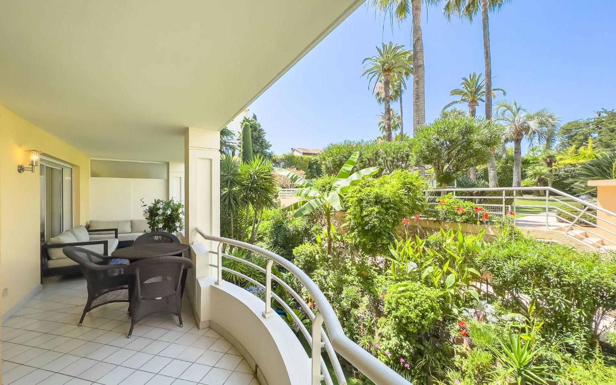 Le First By Winsome Destination Apartment *