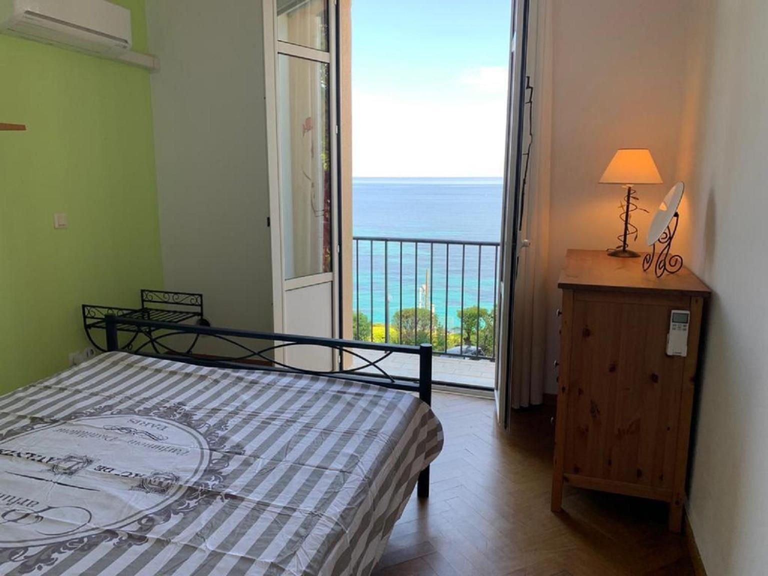 Villa Directly On The Sea *