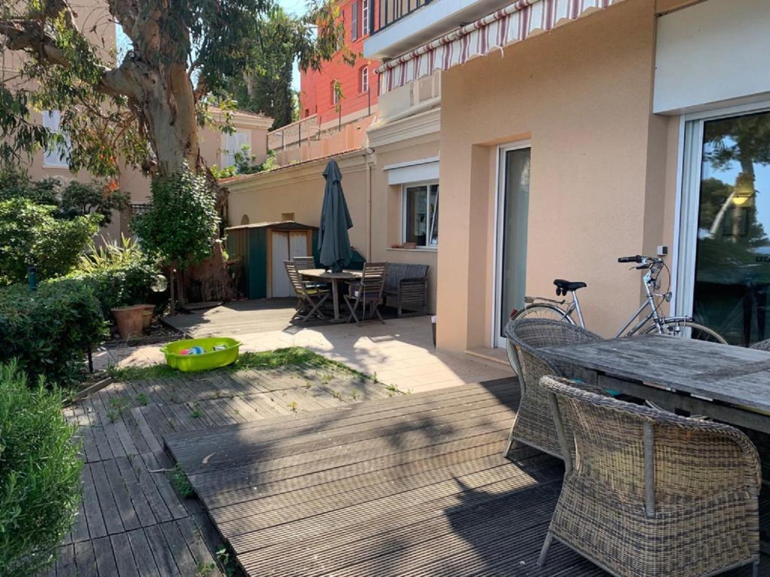 Villa Directly On The Sea
