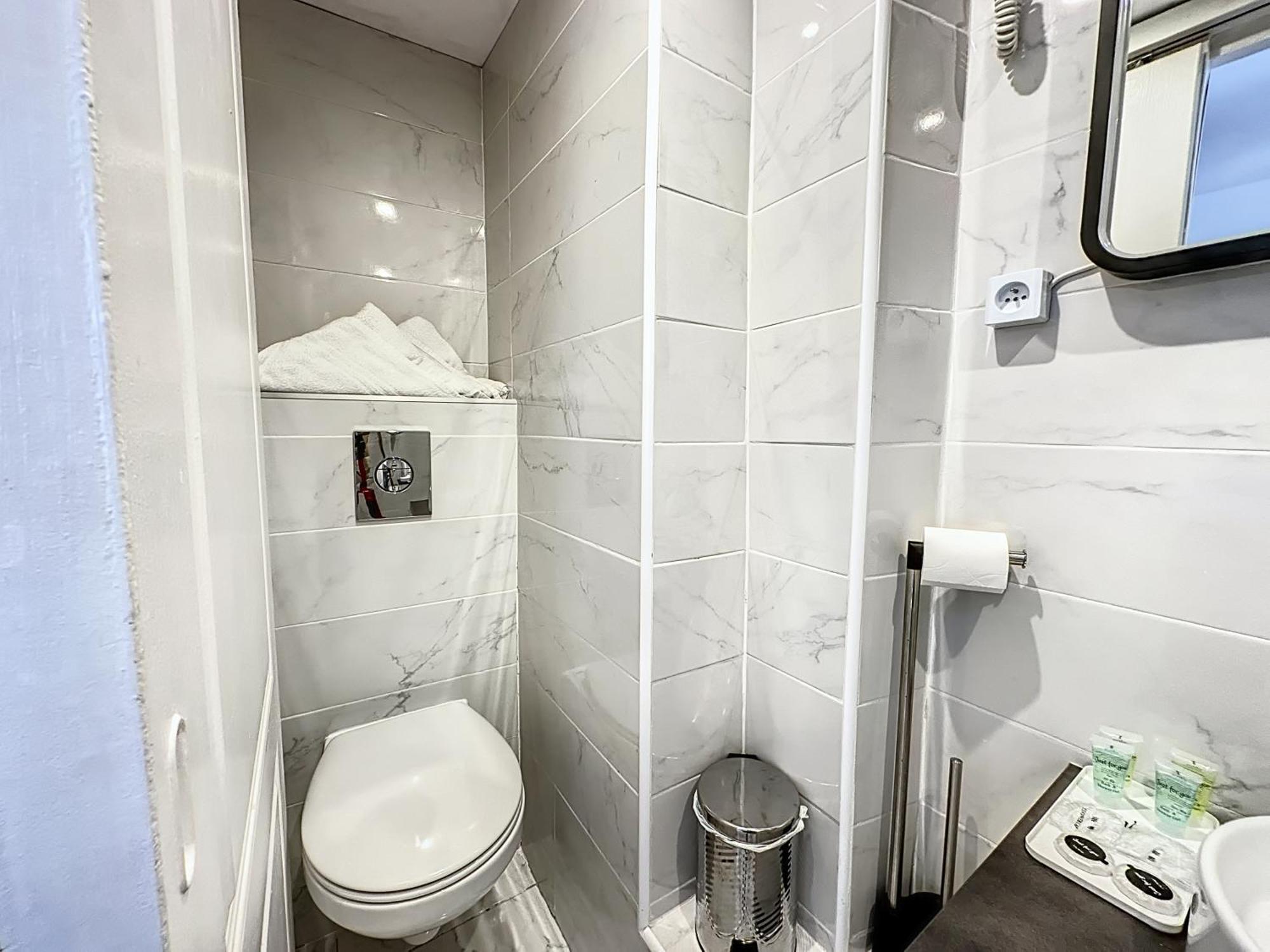 4 Dans Le Meme Immeuble Appartement *
